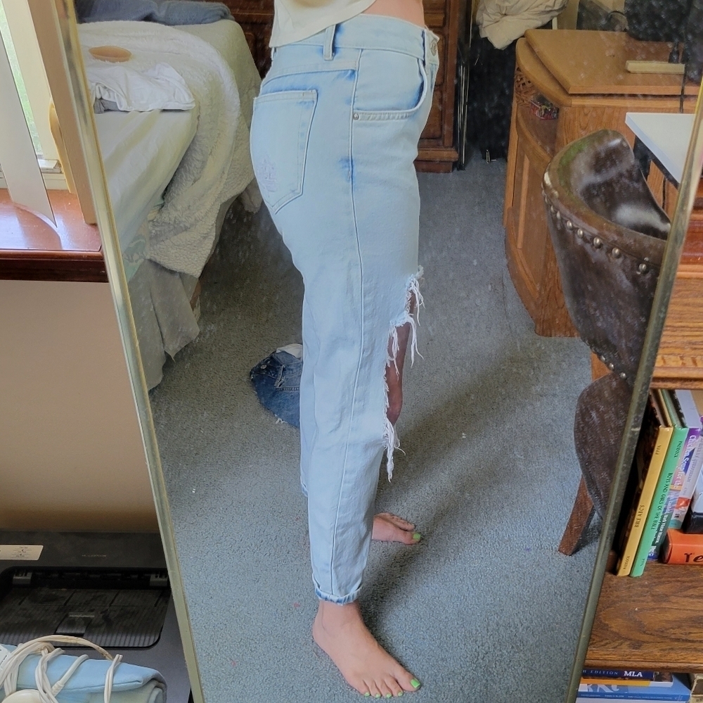Forever 21 distressed denim - Picture 2 of 5